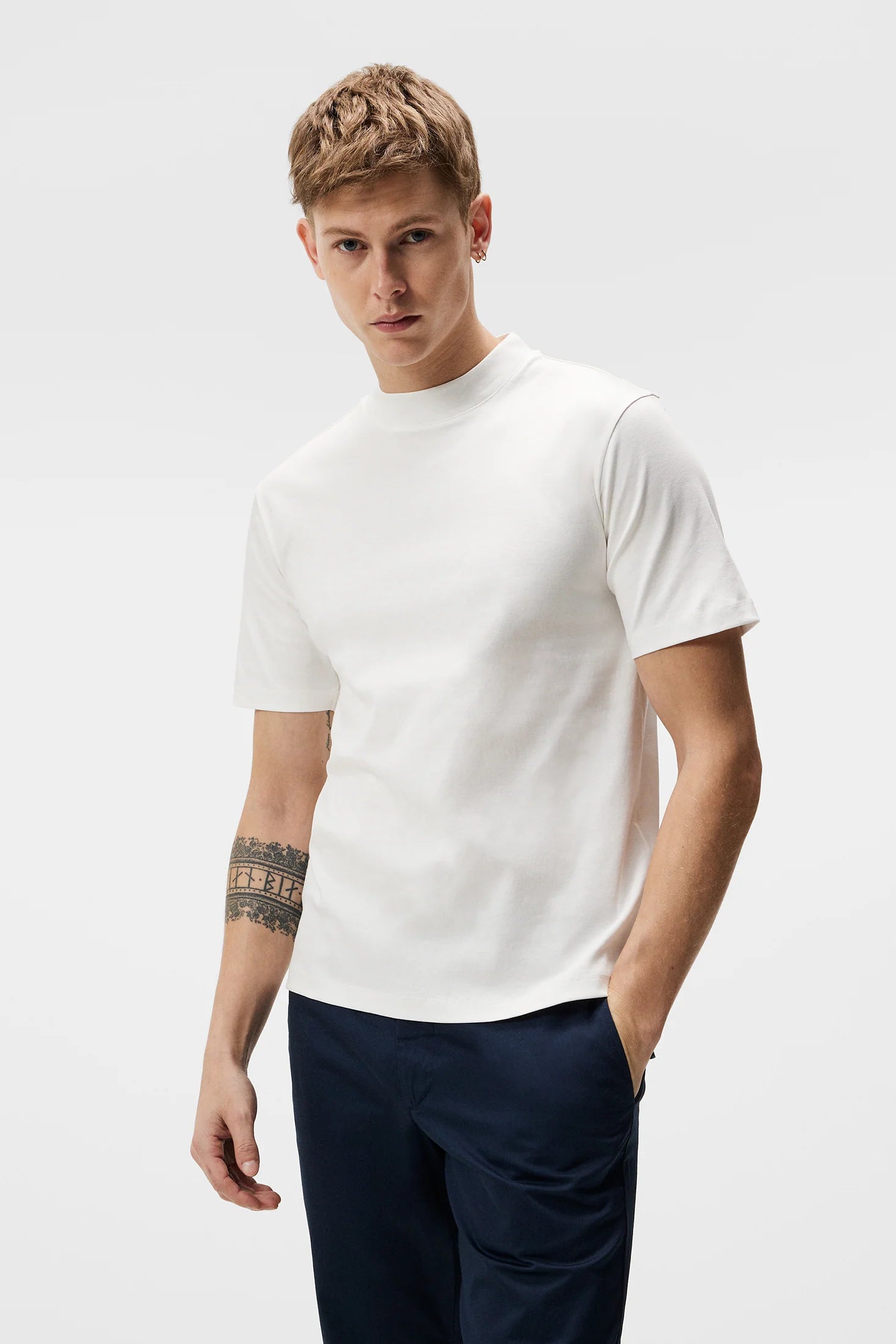 J.Lindeberg t-paita beige "Ace mock neck"
