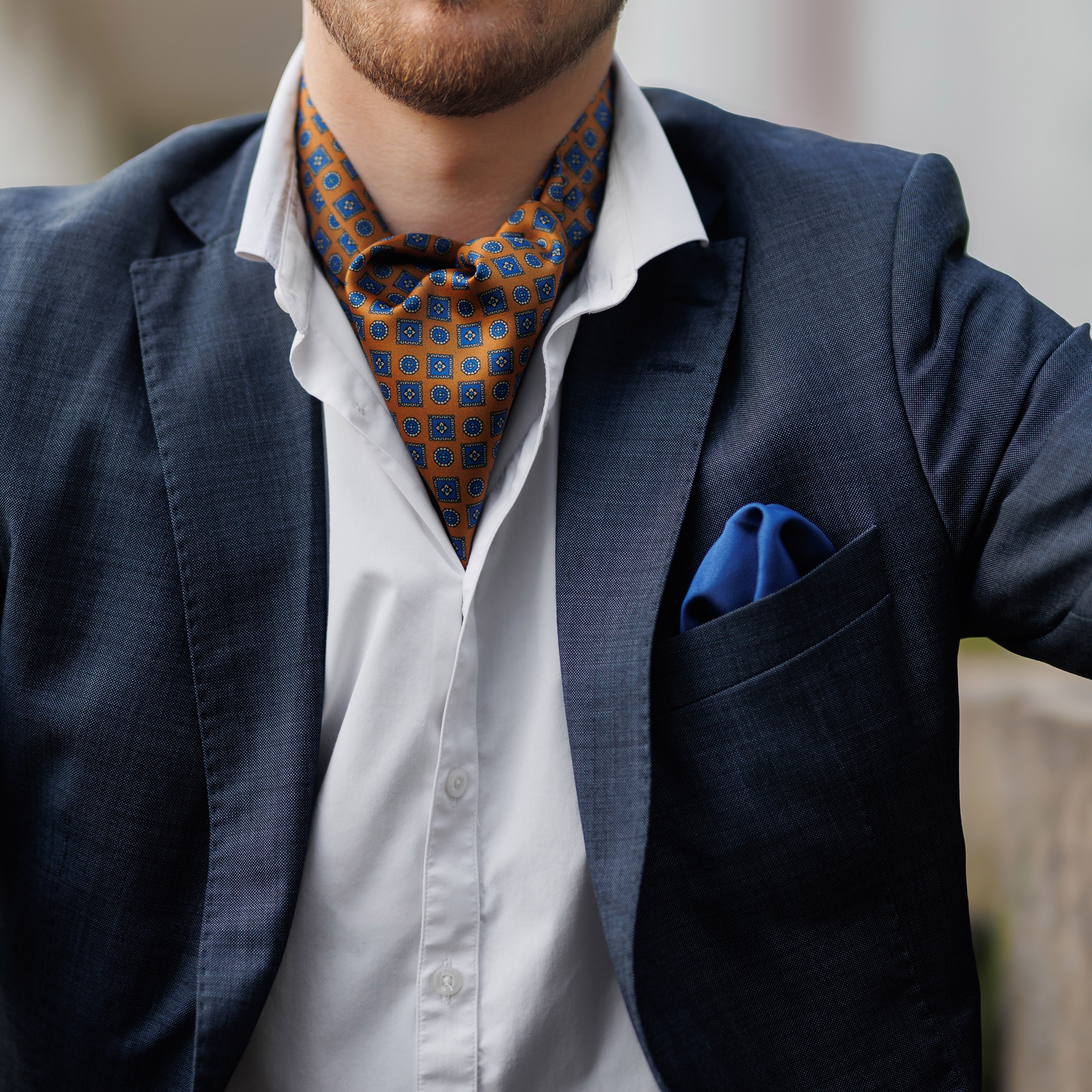 Veniz keltainen ascot-huivi