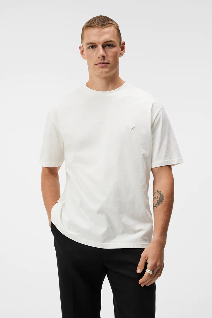 J.Lindeberg valkoinen t-paita "Hale Logo Patch T-Shirt"