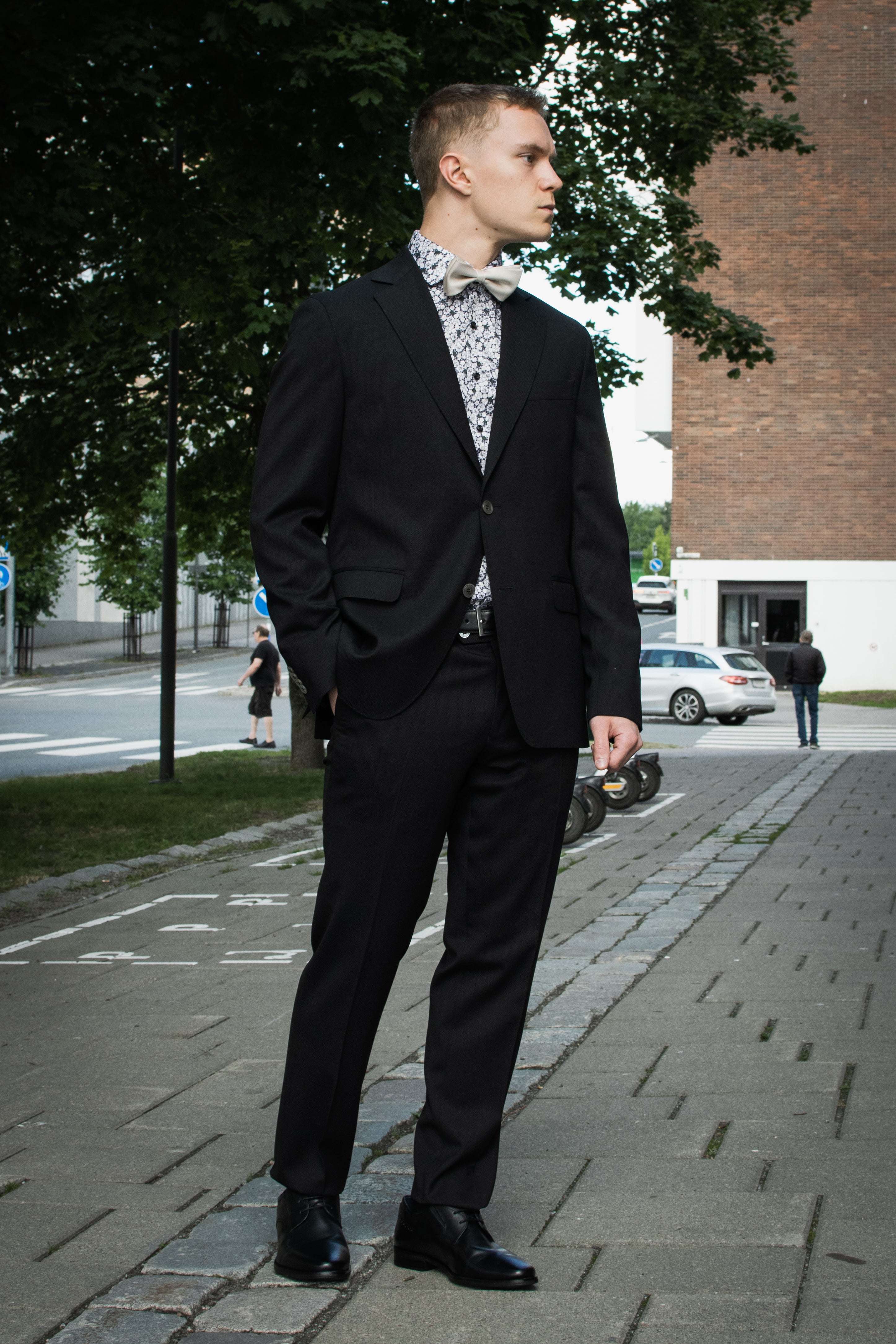 Oscar Jacobson musta puku "Fogerty Blazer+Diego Trousers"