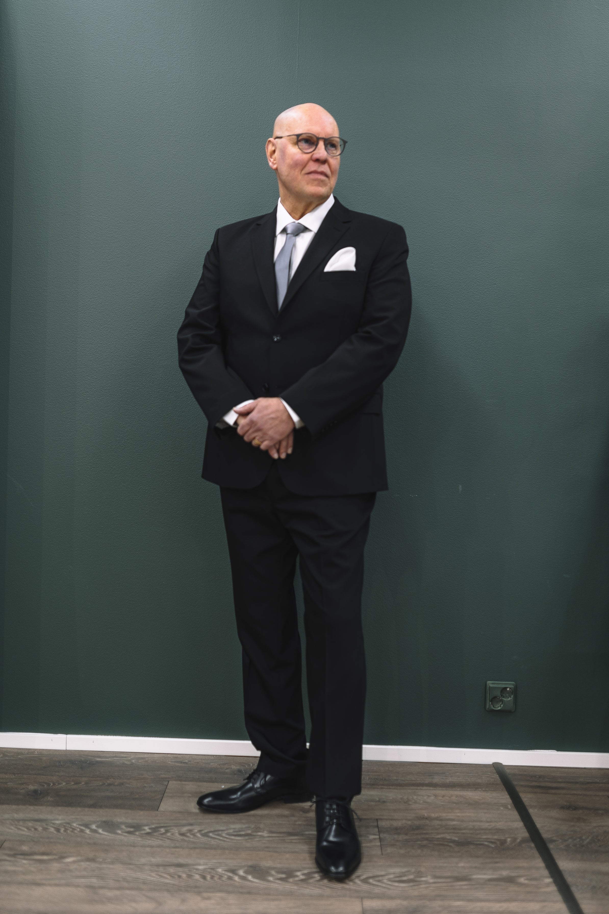 BUZO musta puku modern fit "Valter+Ralf"