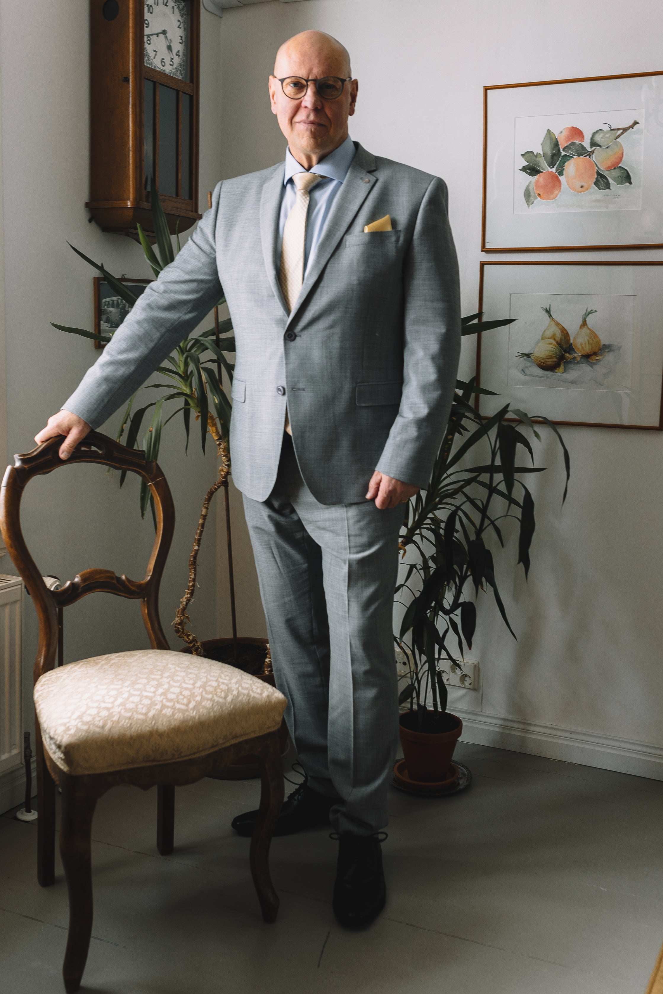 Hechter Paris vaaleanharmaa puku modern fit