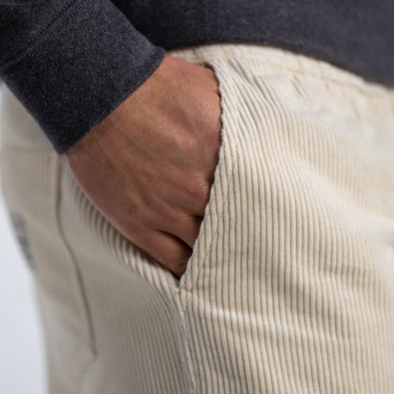 BILLYBELT - Samettishortsit "ivory"