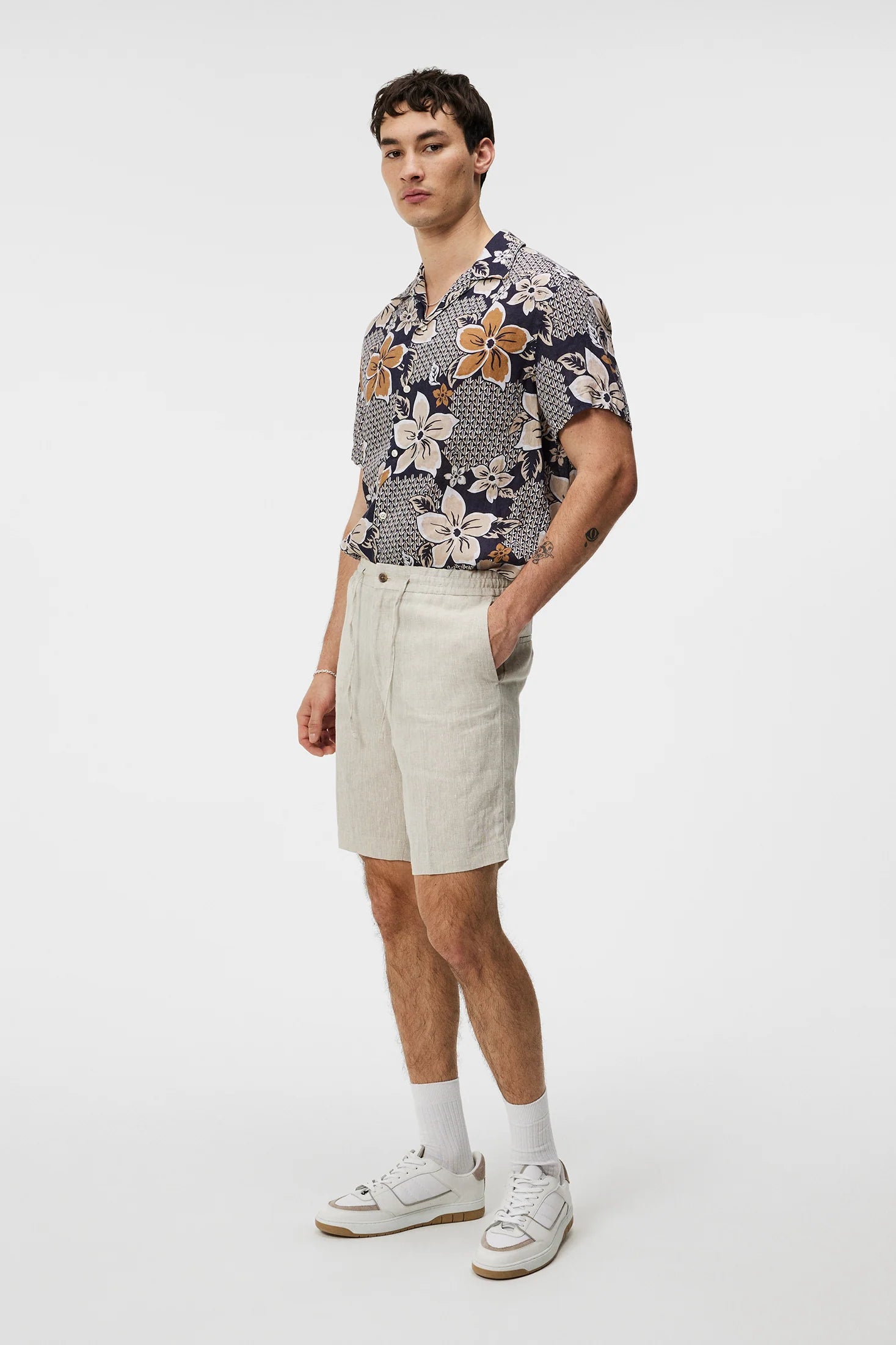 J.Lindeberg pellavashortsit beige "Baron Linen Shorts"