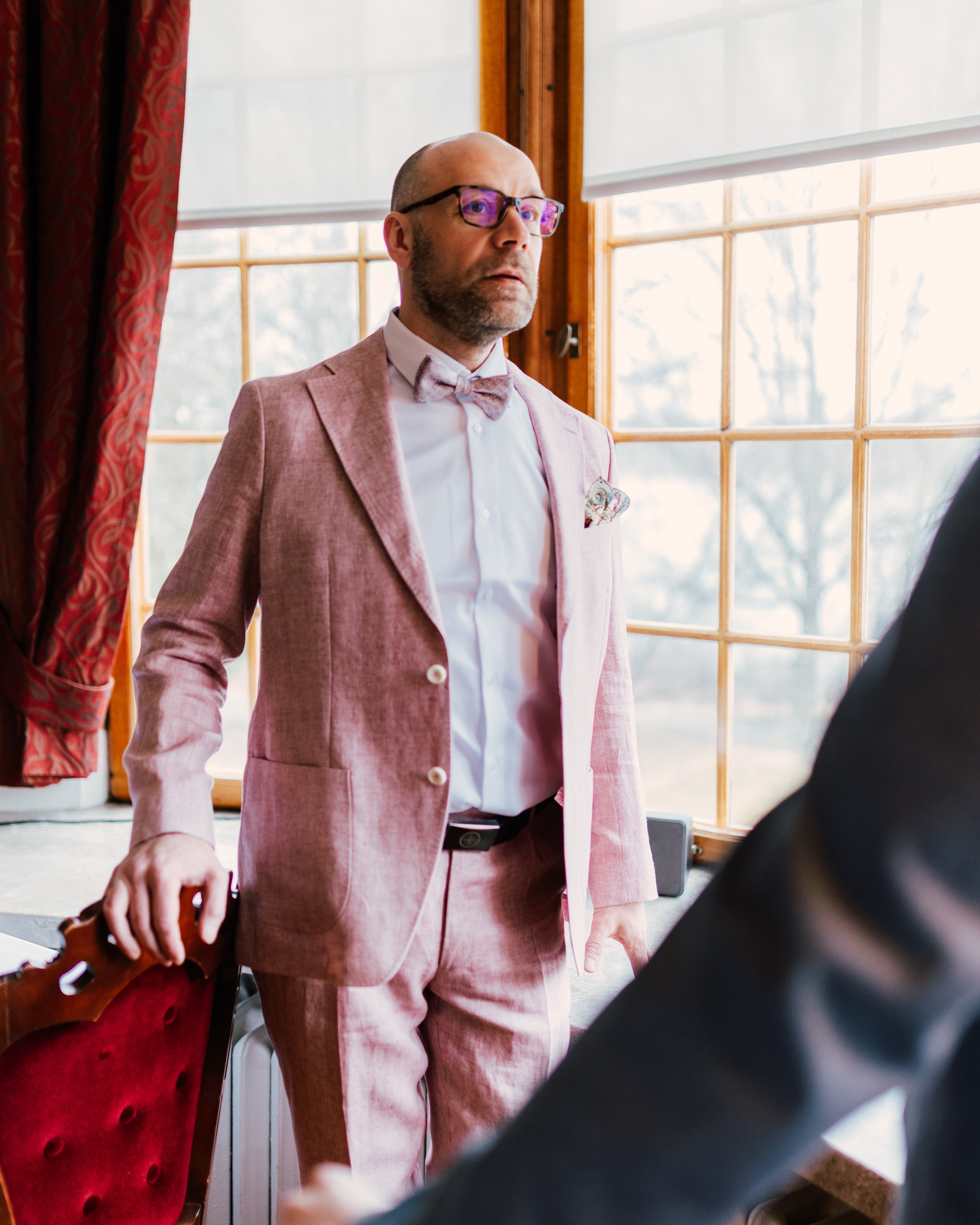 Turo vaaleanpunainen pellavapuku slim fit