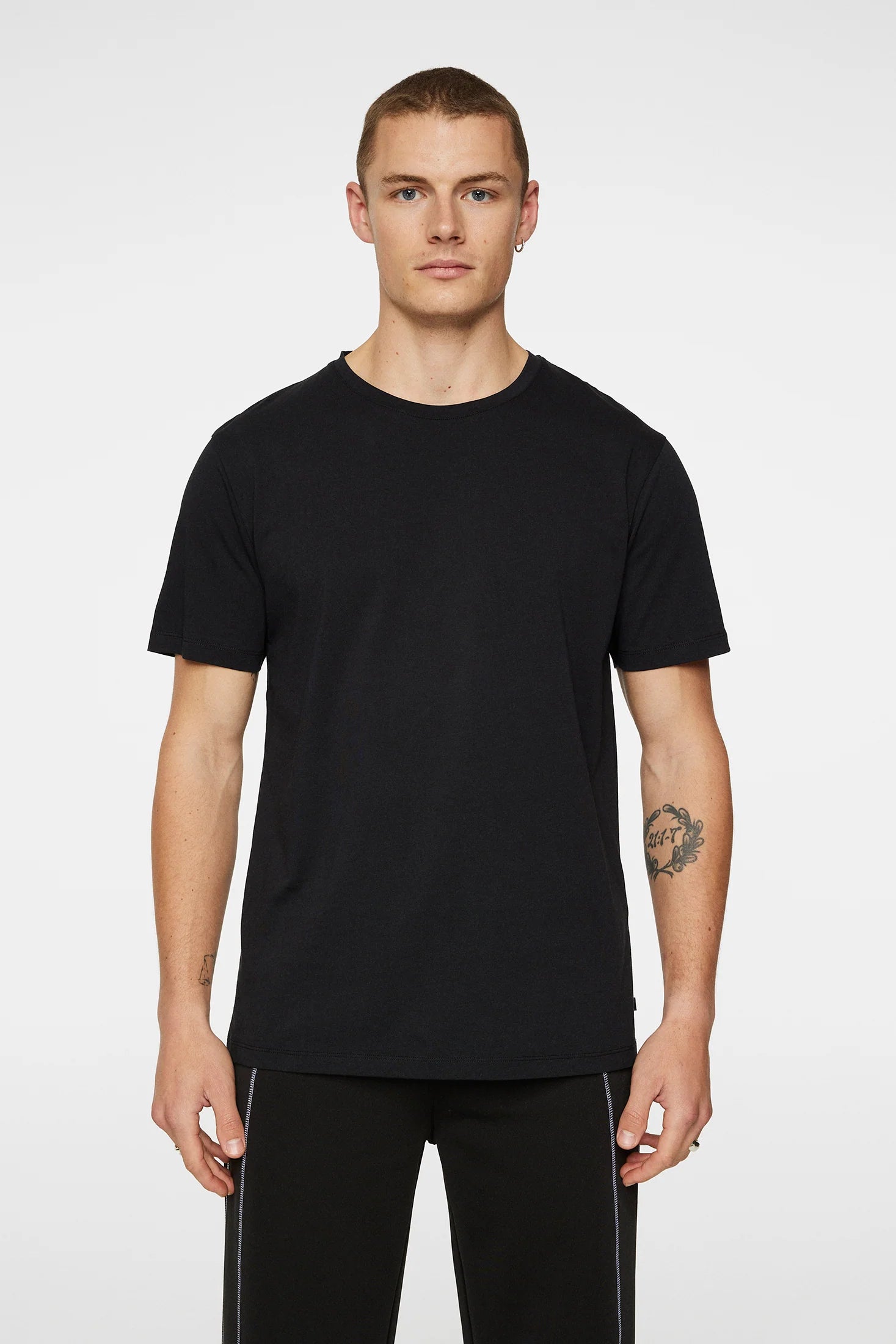 J.Lindeberg musta t-paita "Sid Basic T-Shirt"