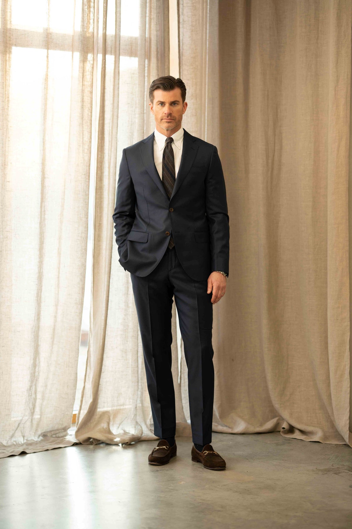Cavaliere Paxton tummanharmaa slim fit puku